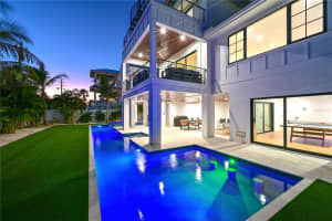 305 55TH STREET, HOLMES BEACH, FL 34217 - MLS#MFRA4672370