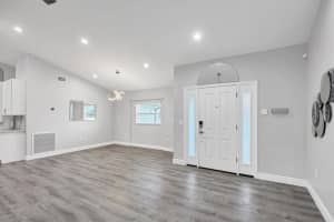 618 EASTPOINTE COURT, SARASOTA, FL 34232 - MLS#MFRA4672630