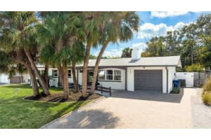 2424 HAMLIN LANE, SARASOTA, FL 34239 - MLS#MFRA4672654