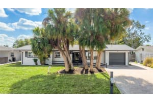 2424 HAMLIN LANE, SARASOTA, FL 34239 - MLS#MFRA4672654