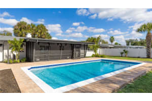 2424 HAMLIN LANE, SARASOTA, FL 34239 - MLS#MFRA4672654