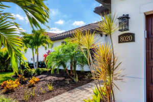 8020 CLEARWATER COURT, SARASOTA, FL 34241 - MLS#MFRA4672945