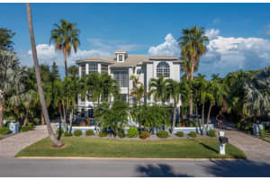 651 BROADWAY STREET, LONGBOAT KEY, FL 34228 - MLS#MFRA4672952