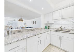 8767 MIDNIGHT PASS ROAD, SARASOTA, FL 34242 - MLS#MFRA4673053