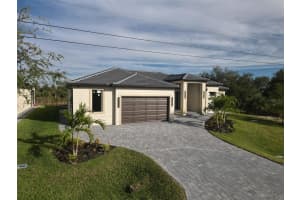 10466 WINNIPEG STREET, PORT CHARLOTTE, FL 33981 - MLS#MFRA4673094