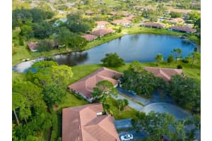 5450 GOLF POINTE DRIVE, SARASOTA, FL 34243 - MLS#MFRA4673232