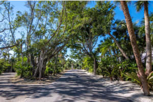 7233 PINE NEEDLE ROAD, SARASOTA, FL 34242 - MLS#MFRA4673688