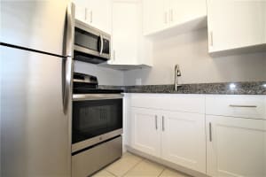 3001 BEE RIDGE ROAD, SARASOTA, FL 34239 - MLS#MFRA4673727