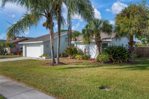 6552 WATERFORD CIRCLE, SARASOTA, FL 34238 - MLS#MFRA4673916