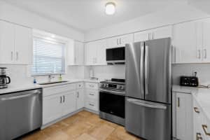 110 VISTA HERMOSA CIRCLE, SARASOTA, FL 34242 - MLS#MFRA4674054