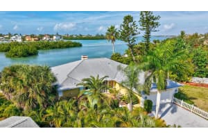 815 BAYSHORE ROAD, NOKOMIS, FL 34275 - MLS#MFRA4674082