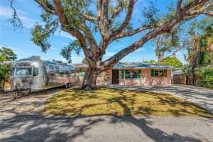 2835 WILLIAMSBURG STREET, SARASOTA, FL 34231 - MLS#MFRA4674137