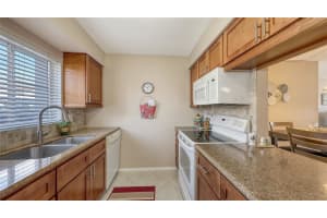 2620 HIDDEN LAKE DRIVE, SARASOTA, FL 34237 - MLS#MFRA4674382