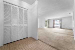 4299 OAKHURST CIRCLE, SARASOTA, FL 34233 - MLS#MFRA4674419