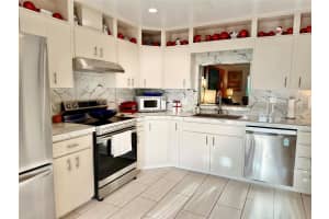 511 LAKESIDE DRIVE, BRADENTON, FL 34210 - MLS#MFRA4674464