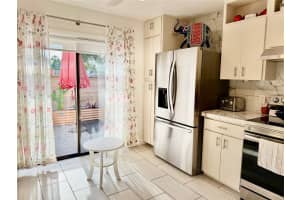 511 LAKESIDE DRIVE, BRADENTON, FL 34210 - MLS#MFRA4674464