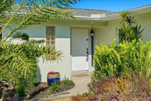 1023 EL VALLE AVENUE, FORT MYERS, FL 33919 - MLS#MFRA4674485