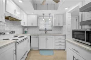 3585 LAKE BAYSHORE DRIVE, BRADENTON, FL 34205 - MLS#MFRA4674487