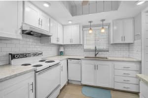 3585 LAKE BAYSHORE DRIVE, BRADENTON, FL 34205 - MLS#MFRA4674487