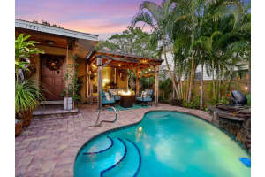 1737 BAY STREET, SARASOTA, FL 34236 - MLS#MFRA4674614