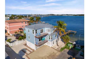 110 6TH STREET, BRADENTON BEACH, FL 34217 - MLS#MFRA4674743