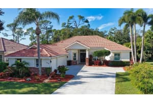 7018 COACHLIGHT STREET, SARASOTA, FL 34243 - MLS#MFRA4674982