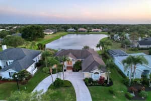 9910 LAUREL VALLEY AVENUE CIRCLE, BRADENTON, FL 34202 - MLS#MFRA4675105