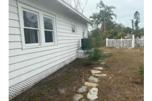 617 SIESTA DRIVE, SARASOTA, FL 34242 - MLS#MFRA4675302