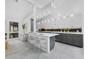 800 S BLVD OF THE PRESIDENTS #19, SARASOTA, FL 34236 - MLS#MFRA4675312