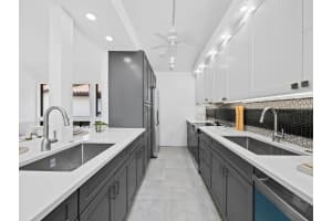 800 S BLVD OF THE PRESIDENTS #19, SARASOTA, FL 34236 - MLS#MFRA4675312