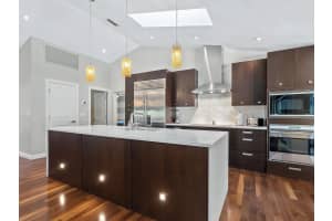 4729 OAK RUN DRIVE, SARASOTA, FL 34243 - MLS#MFRA4675346