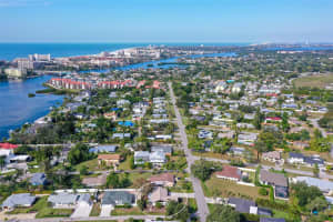 6738 AVENUE D, SARASOTA, FL 34231 - MLS#MFRA4675451