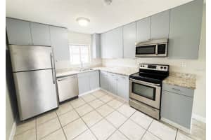 2732 HIDDEN LAKE BOULEVARD, SARASOTA, FL 34237 - MLS#MFRA4675591