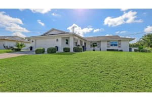 6717 ROXBURY DRIVE, SARASOTA, FL 34231 - MLS#MFRA4675687