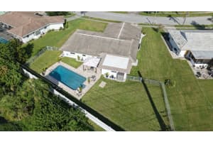 6717 ROXBURY DRIVE, SARASOTA, FL 34231 - MLS#MFRA4675687