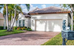 8330 ABINGDON COURT, UNIVERSITY PARK, FL 34201 - MLS#MFRA4675950