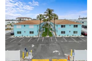 117 7th St N #23, BRADENTON BEACH