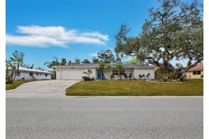 2426 RIVER RIDGE DRIVE, SARASOTA, FL 34239 - MLS#MFRA4676033