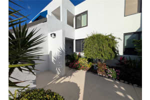 747 BAYPORT WAY, LONGBOAT KEY, FL 34228 - MLS#MFRA4676111