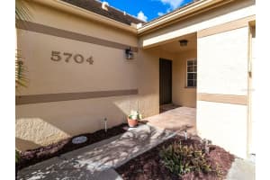 5704 34TH COURT, BRADENTON, FL 34210 - MLS#MFRA4676207