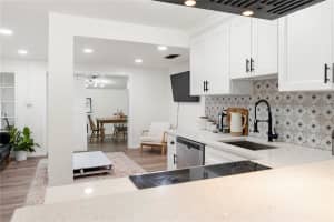 4105 ROCKEFELLER AVENUE, SARASOTA, FL 34231 - MLS#MFRA4676273