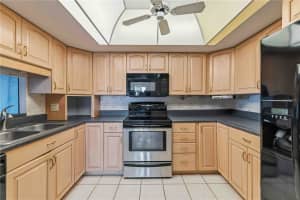 1055 PEPPERTREE DRIVE, SARASOTA, FL 34242 - MLS#MFRA4676531