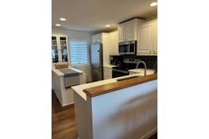 8977 MIDNIGHT PASS ROAD, SARASOTA, FL 34242 - MLS#MFRA4676582