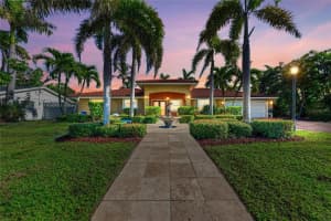 608 HAMPSHIRE LANE, HOLMES BEACH, FL 34217 - MLS#MFRA4676809