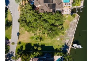 955 WHITAKERS LANE, SARASOTA, FL 34236 - MLS#MFRA4676924