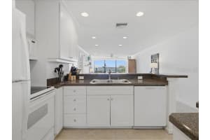 8911 MIDNIGHT PASS ROAD, SARASOTA, FL 34242 - MLS#MFRA4677015