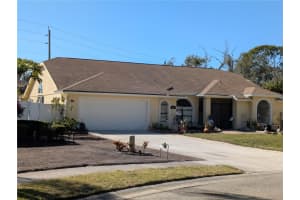 8432 PALM LAKES COURT, SARASOTA, FL 34243 - MLS#MFRA4677152