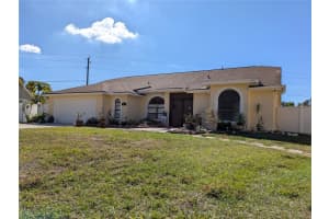 8432 PALM LAKES COURT, SARASOTA, FL 34243 - MLS#MFRA4677152