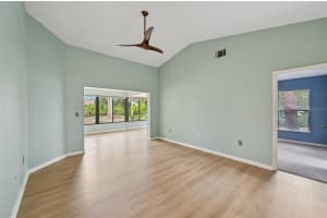 227 SOUTHAMPTON DRIVE, VENICE, FL 34293 - MLS#MFRA4677192