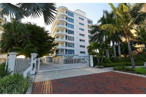 136 GOLDEN GATE POINT, SARASOTA, FL 34236 - MLS#MFRA4677212